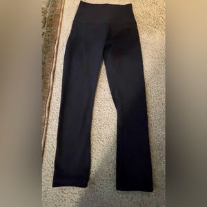LuLulemon Black 3/4 length leggings.
